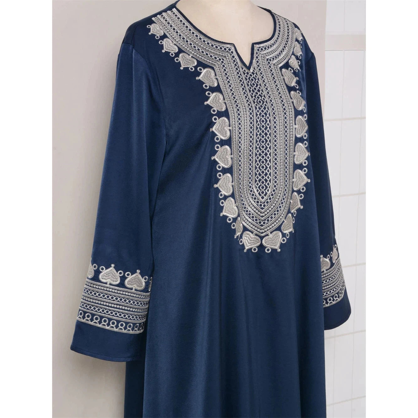 Maxi Dress with Delicate Lace Loose Fitting Modest Arabic Women's Casual Robe Long Sleeves